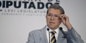 Llama Monreal a la prudencia con las demandas de juicio político