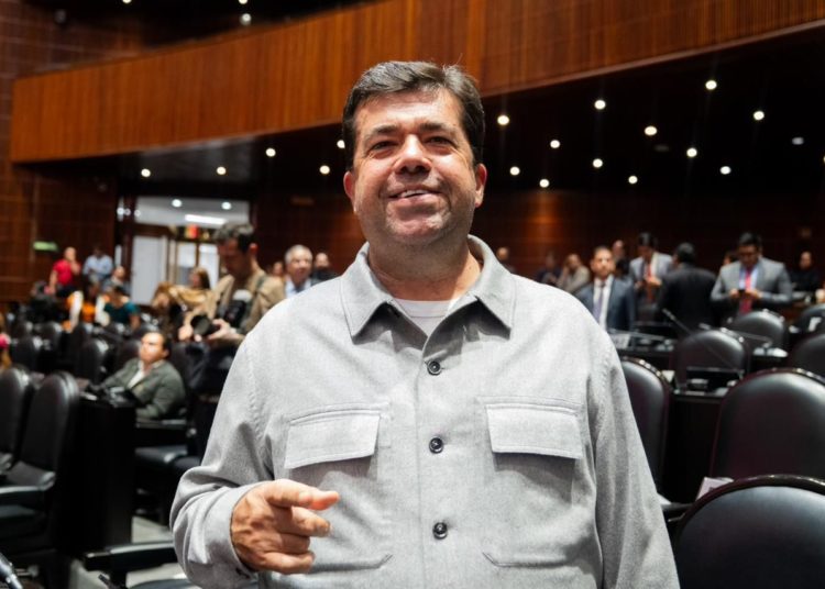 Reconoce Pedro Haces el papel de los maestros