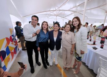 Refrenda Felifer Macías su respaldo al comercio establecido
