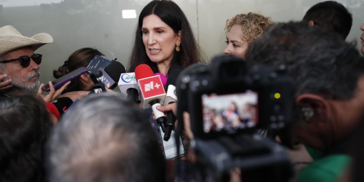 Kenia López acusa de un periodo extraordinario para concentrar más poder político y reprimir la libertad de expresión