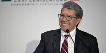 Ricardo Monreal se deslinda de denuncia contra periodistas