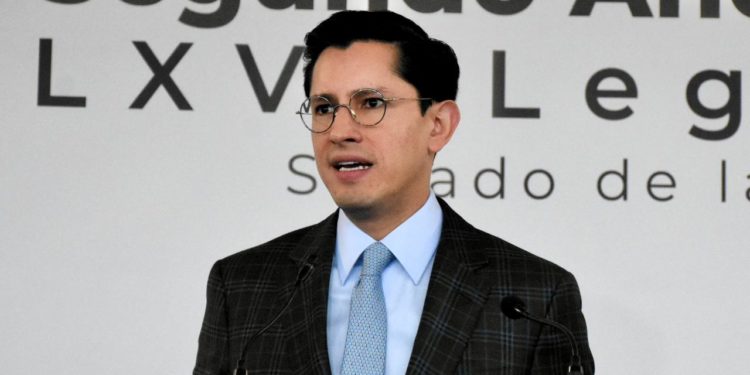 Evita Roberto Velasco responder comentarios sobre si FGR recibió pruebas de EU sobre el caso de Rubén Rocha