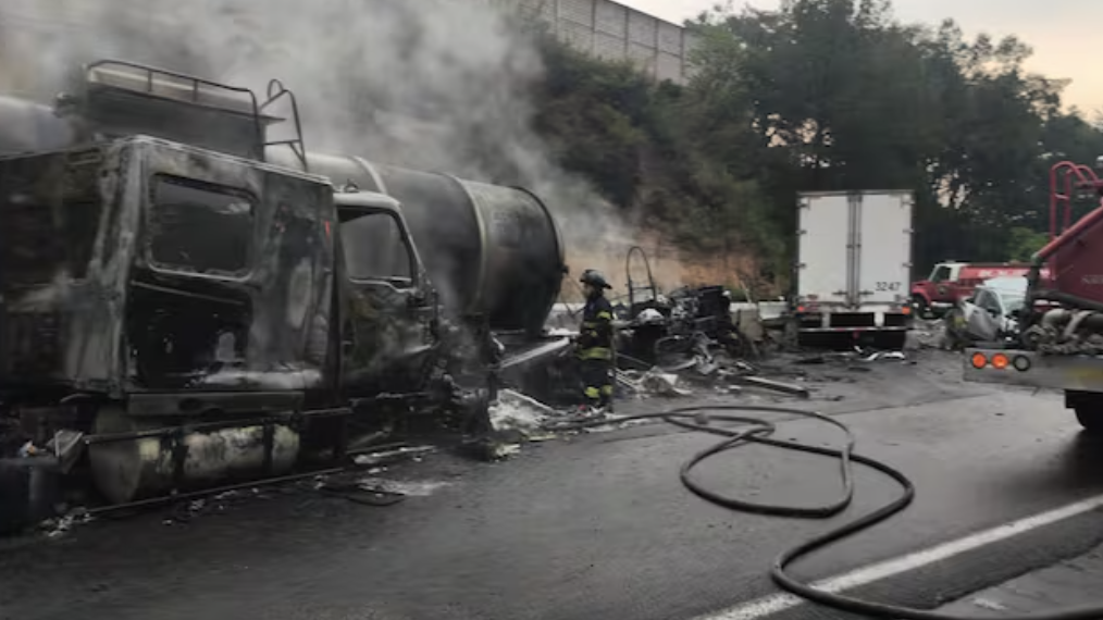 Chocan dos pipas y un tráiler en la Chamapa-Lechería