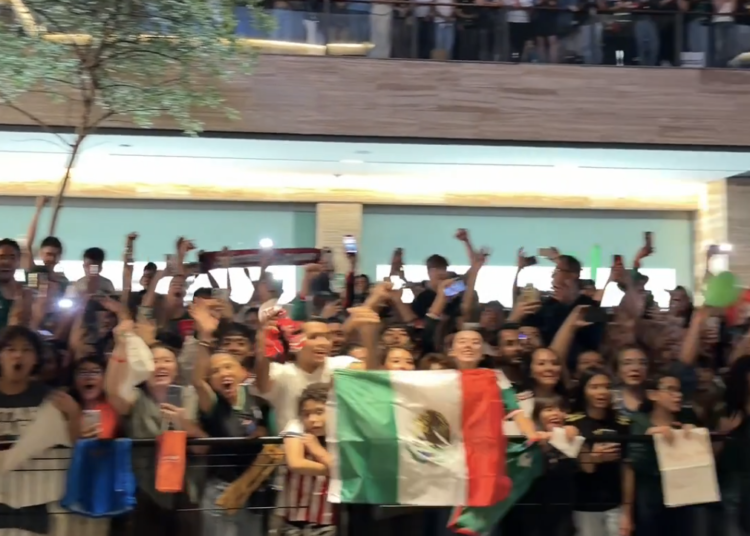 Reciben a la Selección Nacional con mariachi, porras y pirotecnia en Guadalajara