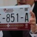 Empresa señalada por fallas en placas obtiene contrato millonario en el Estado de México