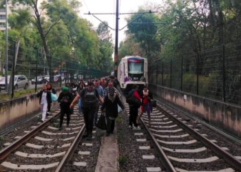 Falla el Tren Ligero en ruta al Estadio Azteca a 10 días del Mundial