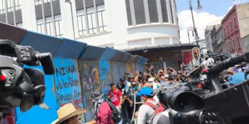 Deja enfrentamiento entre policías y la CNTE al menos dos maestros heridos