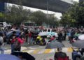 CNTE protesta frente a instalaciones de TV Azteca y televisa en la CDMX