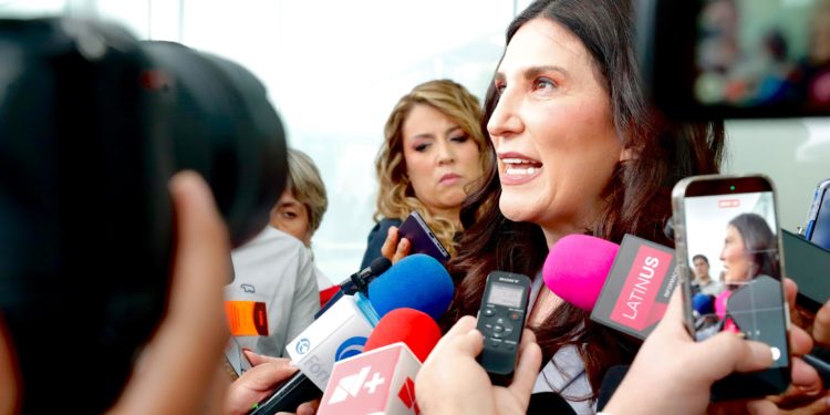 PAN y PRI arremeten contra ministros de SCJN por asistir al político de Sheinbaum
