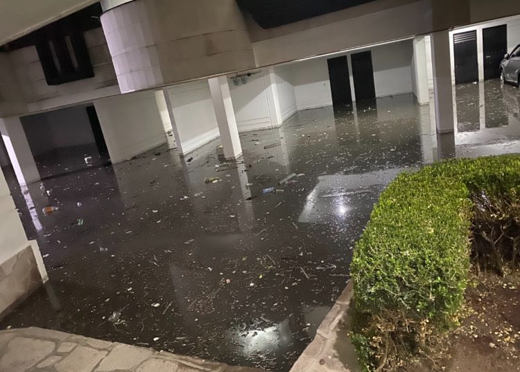 Restablecen circulación en vialidades de Huixquilucan tras inundaciones por lluvias