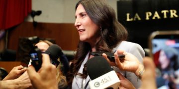 Kenia López llama a la Presidencia de la República y a la SCJN a dialogar para salvar al Estado mexicano de la crisis