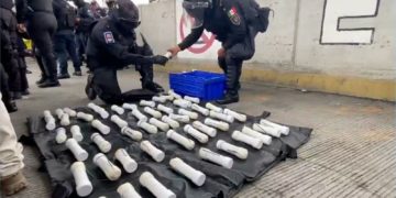 Aseguran 59 explosivos en autobús que se dirigía a protesta de apoyo a la CNTE en la Ciudad de México