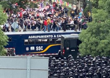 Frenan policías avance de la CNTE hacia el Estadio CDMX