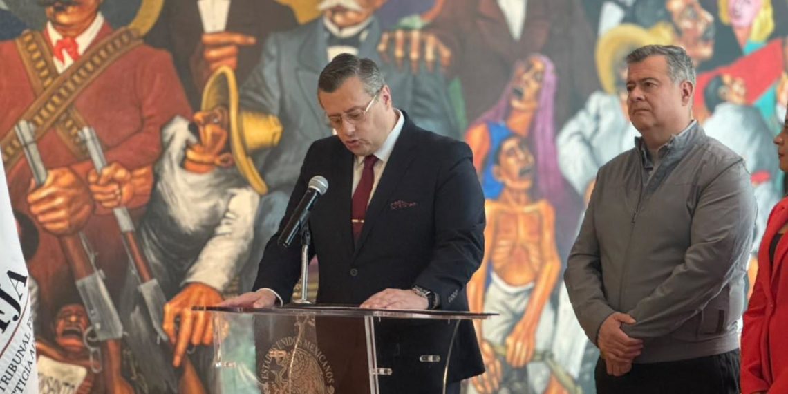 AMTRIJA conmemora los 90 años del Tribunal Federal de Justicia Administrativa con la donación de una placa alusiva