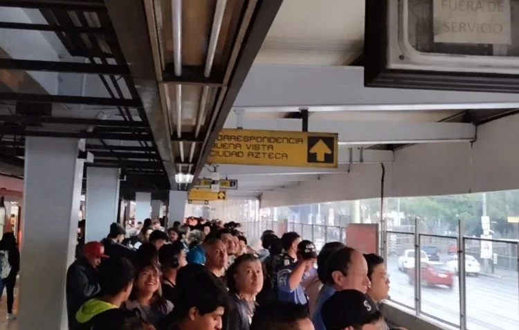 Cierran 4 estaciones de la Línea 5 del Metro por manifestaciones
